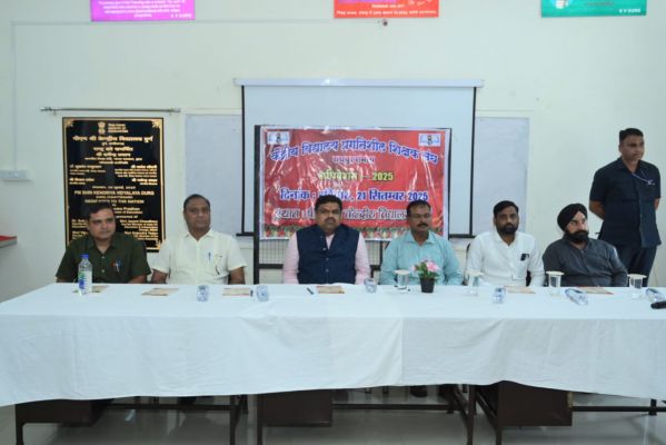 रायपुर : शिक्षक ज्ञान देता है व बेहतर समाज भी निर्मित करता है-स्कूल शिक्षा मंत्री यादव