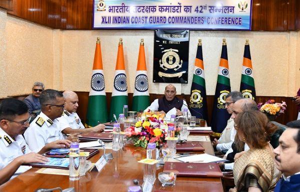 रक्षा मंत्री ने हिंद महासागर क्षेत्र में आईसीजी के बढ़ते रणनीतिक महत्व को रेखांकित किया
