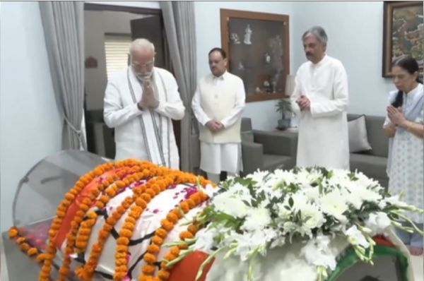  पीएम मोदी और जेपी नड्डा ने वरिष्ठ भाजपा नेता विजय कुमार मल्होत्रा को उनके आवास पर दी श्रद्धांजलि