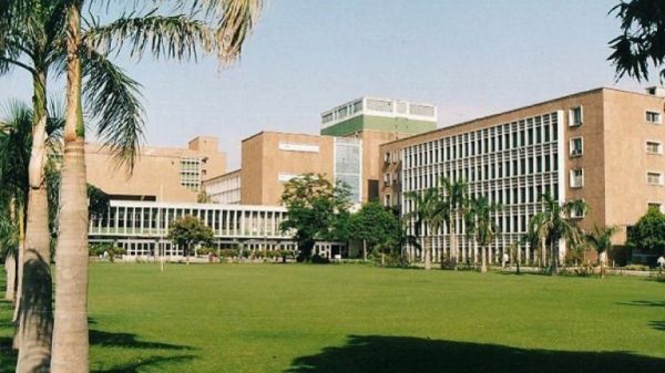 एम्स नई दिल्ली में भारत की पहली रोबोट-सहायता प्राप्त किडनी प्रत्यारोपण सर्जरी सफलतापूर्वक सम्पन्न