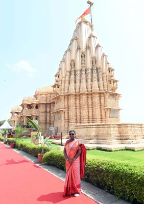 राष्ट्रपति मुर्मु ने किए प्रथम ज्योतिर्लिंग सोमनाथ महादेव के दर्शन