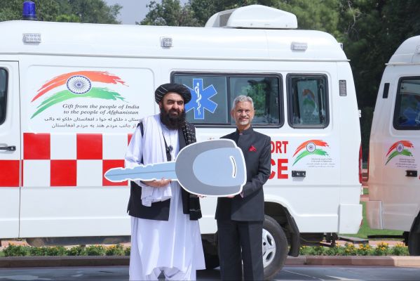 अफगानिस्तान को सौगात के साथ संबंधों में फिर से गर्मजोशी