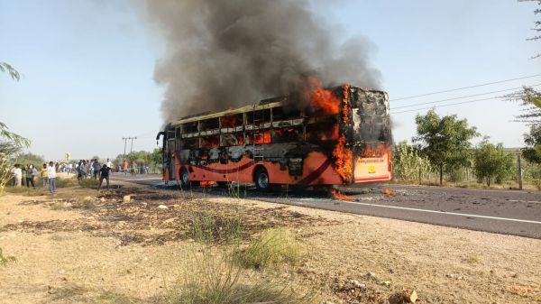 जैसलमेर बस अग्रिकांड : शवों को जोधपुर लाया गया, 9 एमजीएच और 10 एम्स मोर्चरी में रखवाए गए