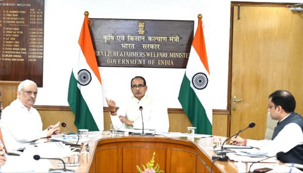  कृषि मंत्री शिवराज सिंह चौहान ने किसानों की शिकायतों पर की समीक्षा बैठक