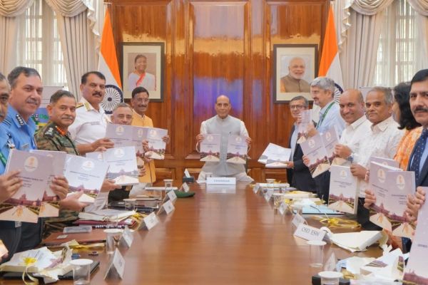  रक्षा मंत्री राजनाथ सिंह ने नई दिल्ली में रक्षा खरीद नियमावली 2025 जारी की