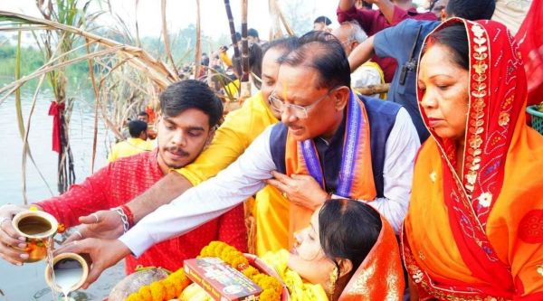 छत्तीसगढ़ : मुख्यमंत्री साय ने कुनकुरी छठ घाट में सूर्य को दिया अर्घ्य:प्रदेश के सुख, समृद्धि और खुशहाली की कामना की