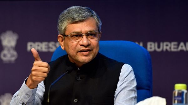  देशभर के प्रमुख स्टेशनों पर 76 यात्री होल्डिंग क्षेत्र विकसित करेगा रेलवे