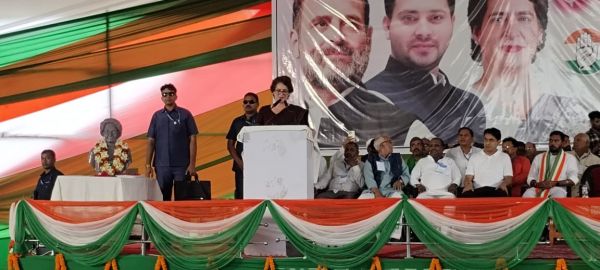 केरल से लेकर कश्मीर तक, बिहार से लोग कर रहे हैं पलायन : प्रियंका गांधी