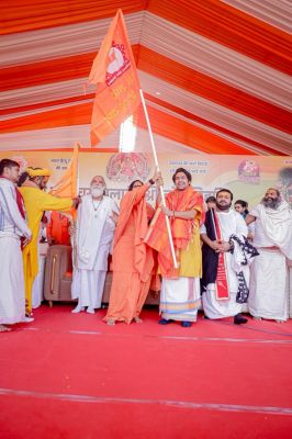  हिन्दू एकता व हिन्दू राष्ट्र के लिए सड़कों पर हैं लाखों सनातनी : धीरेन्द्र कृष्ण शास्त्री