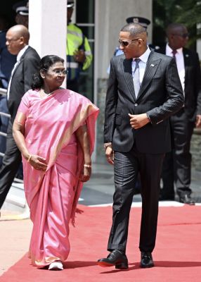 राष्ट्रपति मुर्मु बोत्सवाना पहुंचीं, दोनों देशों ने व्यापार, स्वास्थ्य और प्रोजेक्ट चीता पर सहयोग बढ़ाने का किया फैसला