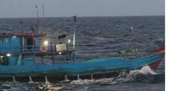 भारतीय तटरक्षक बल ने 29 मछुआरों सहित बांग्लादेशी ट्रॉलर को पकड़ा