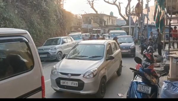 बड़कोट में जाम की समस्या से नहीं मिल पा रही निजात