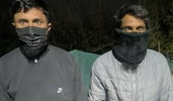 पुलिस ने गांदरबल और सोपोर में रसायन, उर्वरक और हार्डवेयर वस्तुओं से संबंधित दुकानों की व्यापक जांच की