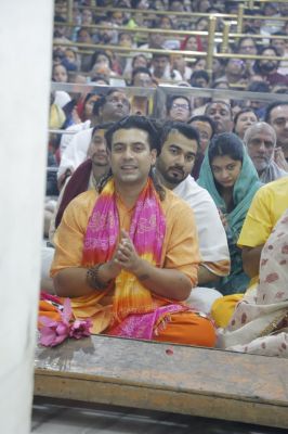  जुबिन नौटियाल महाकाल की भस्मारती में शामिल हुए