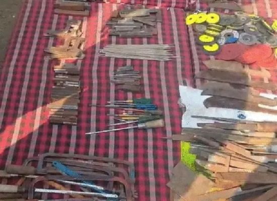 मप्र के सेंधवा में अवैध हथियार फैक्टरी का भंडाफोड़, निर्माण सामग्री और अधबने कट्टे-पिस्टल बरामद