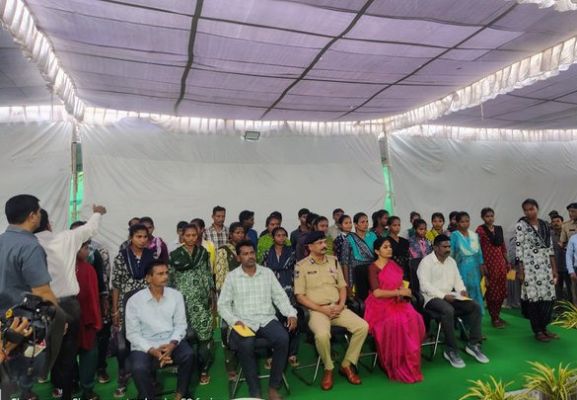 तेलंगाना में 37 माओवादियों ने किया आत्मसमर्पण