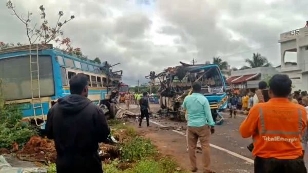 तेनकाशी के कदयानल्लूर में हुई दो बसों की टक्कर में छह लोगों की मौत, 30 से अधिक यात्री घायल