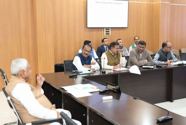  मंत्रिमंडल सचिवालय एवं निगरानी विभाग के कार्यों की मुख्यमंत्री नीतीश कुमार ने की समीक्षा