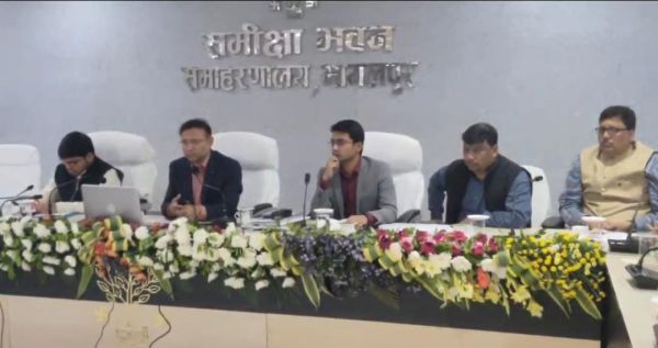 यातायात व्यवस्था में सुधार को लेकर डीएम की बैठक