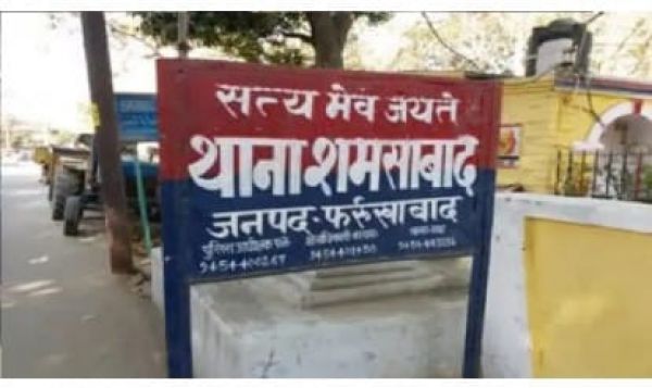 सड़क किनारे मिला युवक का शव