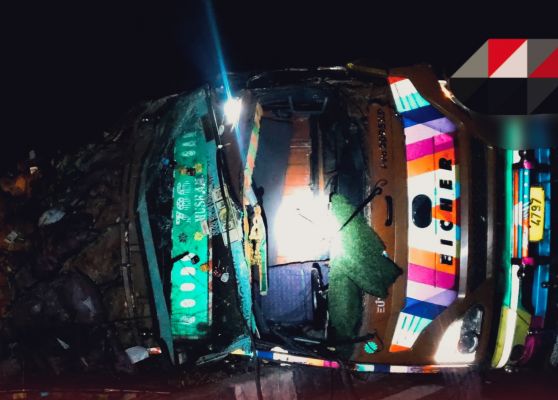  नारायणगढ़ में सड़क हादसा : अनियंत्रित लारी पलटने से दो घायल