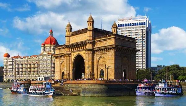  इतिहास के पन्नों में 01 दिसंबरः ब्रिटेन के राजा-रानी पहली बार पहुंचे भारत, याद में बना गेटवे ऑफ इंडिया