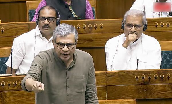 फर्जी खबरें लोकतंत्र के लिए खतरा, डीपफेक पर सख्त कार्रवाई की आवश्यकता : अश्विनी वैष्णव