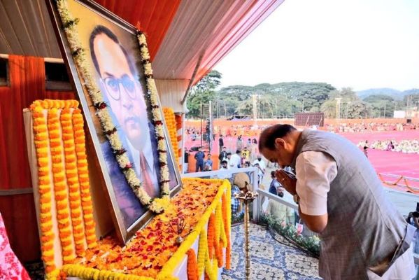 मुख्यमंत्री सरमा ने डॉ. अंबेडकर को पुण्यतिथि पर दी श्रद्धांजलि