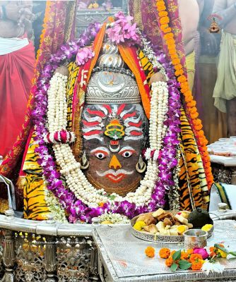  उज्जैन में महाकाल मंदिर की ऑनलाइन बुकिंग 25 दिसंबर से होगी बंद, नए साल पर बदली जाएगी दर्शन व्यवस्था