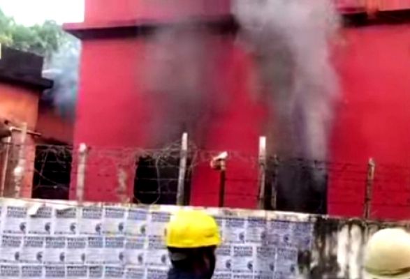 मेदिनीपुर विद्यासागर विद्या पीठ बालक विभाग के मल्टी-जिम में लगी आग