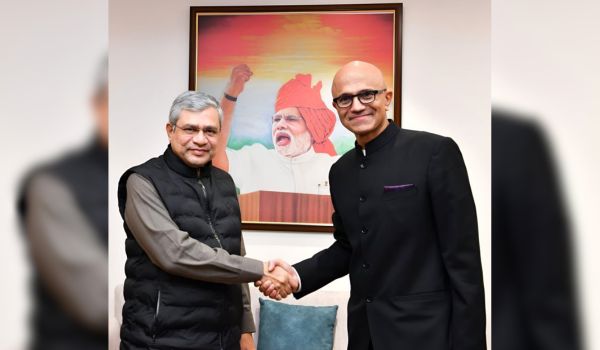 सूचना प्रौद्योगिकी मंत्री अश्विनी वैष्णव ने की माइक्रोसॉफ्ट के सीईओ सत्या नडेला से मुलाकात