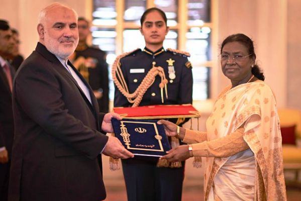  तीन देशों के राजदूतों ने राष्ट्रपति को परिचय पत्र सौंपे