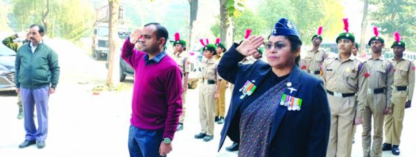 विजय दिवस पर शहीदों को अर्पित किए श्रद्धासुमन