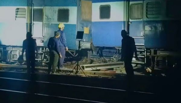सांतरागाछी के पास ट्रेन के दो डिब्बे पटरी से उतरे, कोई हताहत नहीं