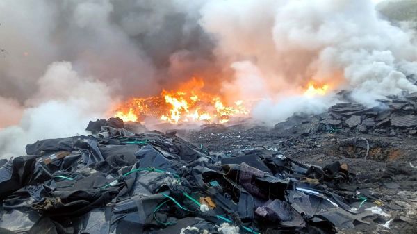 गुरुग्राम के बार गुर्जर में फिर भड़की आग, औद्योगिक कचरे में लगी आग