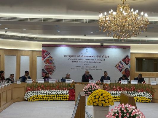 वैश्विक बाजार में बने रहने के लिए कपड़ा उद्योग को बढ़ानी होगी तकनीकी क्षमता- गिरिराज सिंह