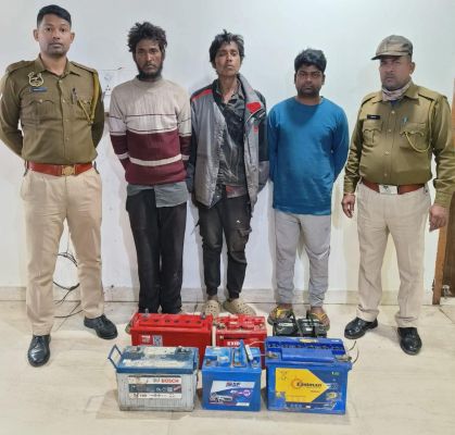 कबाड़ी वाला समेत तीन गिरफ्तार, चोरी का सामान बरामद