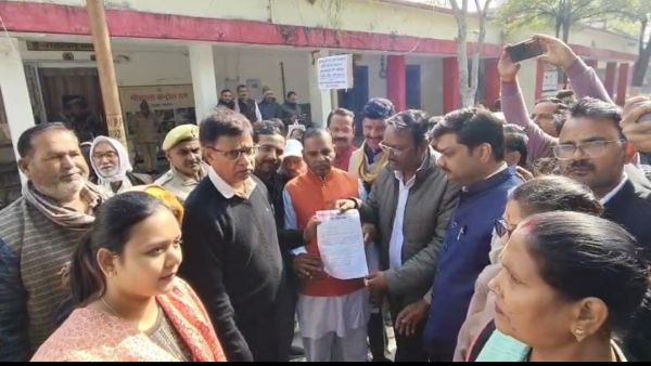 बांग्लादेश में हिंदुओं के खिलाफ हो रहे अत्याचार को लेकर व्यापारियों का फूटा आक्रोश