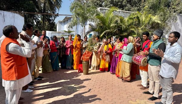 धूमधाम से हुआ तुलसी पूजन कार्यक्रम का आयोजन