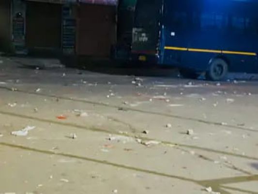 चौमूं में मस्जिद विवाद पर हिंसा, पुलिस पर पथराव में छह जवान घायल; इंटरनेट सेवाएं निलंबित