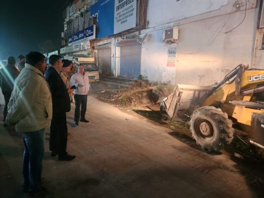  देहरादून और गदरपुर में एक-एक अवैध मजार ध्वस्त, धामी सरकार का अभियान जारी