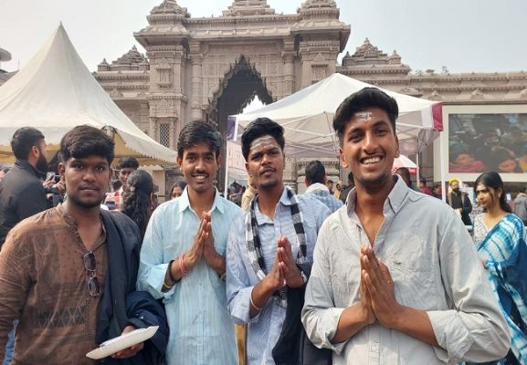 उत्तर प्रदेश में लाैटा सनातन का वैभव, युवाओं में बढ़ा काशी, मथुरा और अयोध्या का क्रेज