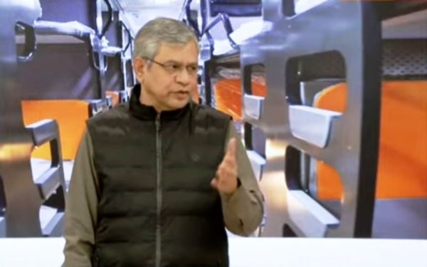  वंदे भारत स्लीपर ट्रेन का उद्घाटन इसी माह