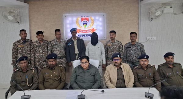 पलामू में कुख्यात गैंगस्टर प्रिंस खान का तीसरा गुर्गा गिरफ्तार, कुवैत से मिले थे फायरिंग के निर्देश