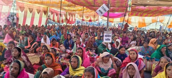  रायगढ़ : जनसुनवाई के दौरान हुई निदनीय व अप्रिय घटना की प्रभावित गांवों के ग्रामीणों ने की कड़ी निंदा,दोषियों को सज़ा देने की मांग