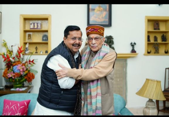 मुरली मनोहर जोशी से मिले नितिन नबीन, जन्मदिन पर दी शुभकामनाएं