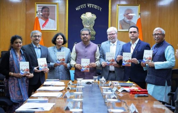 प्रधानमंत्री के देशप्रेम और विकास का संदेश जनता तक पहुंचाएगी &lsquo;ख़ुतबात-ए-मोदी&rsquo; पुस्तक : धर्मेंद्र प्रधान