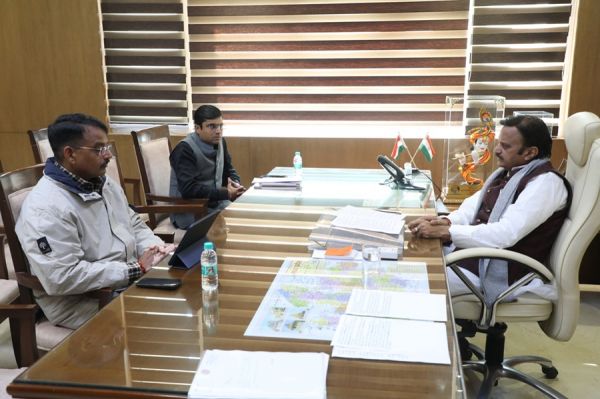 बायो मेडिकल वेस्ट का सुनियोजित और नियमानुसार प्रबंधन करें सुनिश्चित: उप मुख्यमंत्री शुक्ल