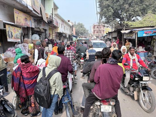 औरैया: भीषण जाम से जनजीवन अस्त-व्यस्त, स्कूली छात्र और राहगीर परेशान
