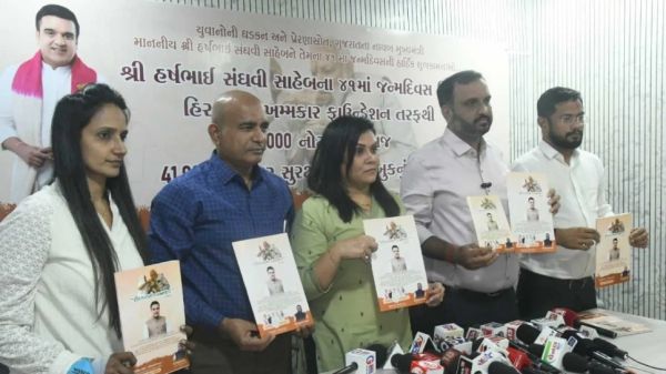 हर्षभाई संघवी के जन्मदिन पर जनसेवा की मिसाल, 41 हजार किताबें और साइबर जागरूकता बुकलेट वितरित